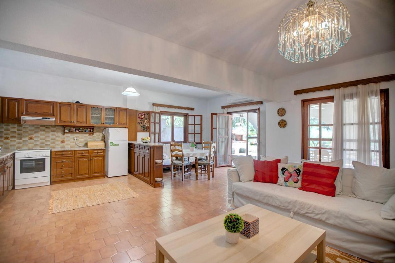 Chalkidiki Beachfront Haven - Perfect Location Nikiti  Exterior photo